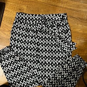 They could be lounge, casual, or work entire. Forever 21. Size m/m